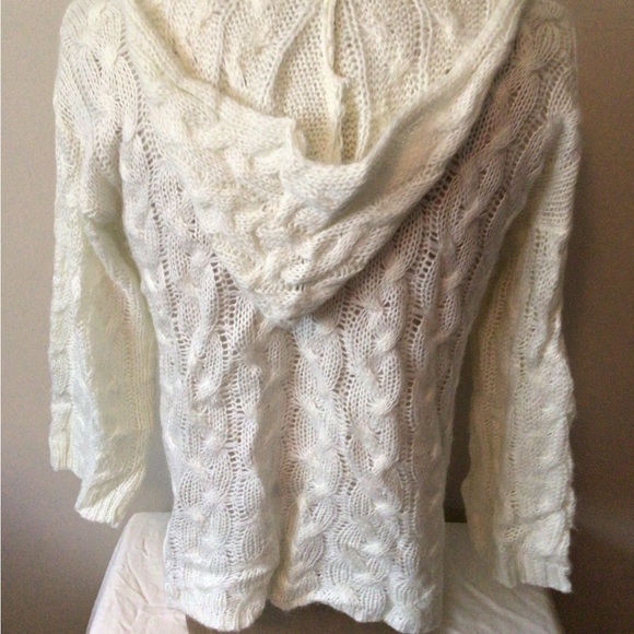 Unknown brand but lovely light sweater hoodie. Sized 3x but more like a X-Large. - Picture 4 of 4